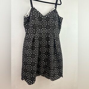 City Chic Ladies black broderie sleeveless fit & flare mini dress Size S/16